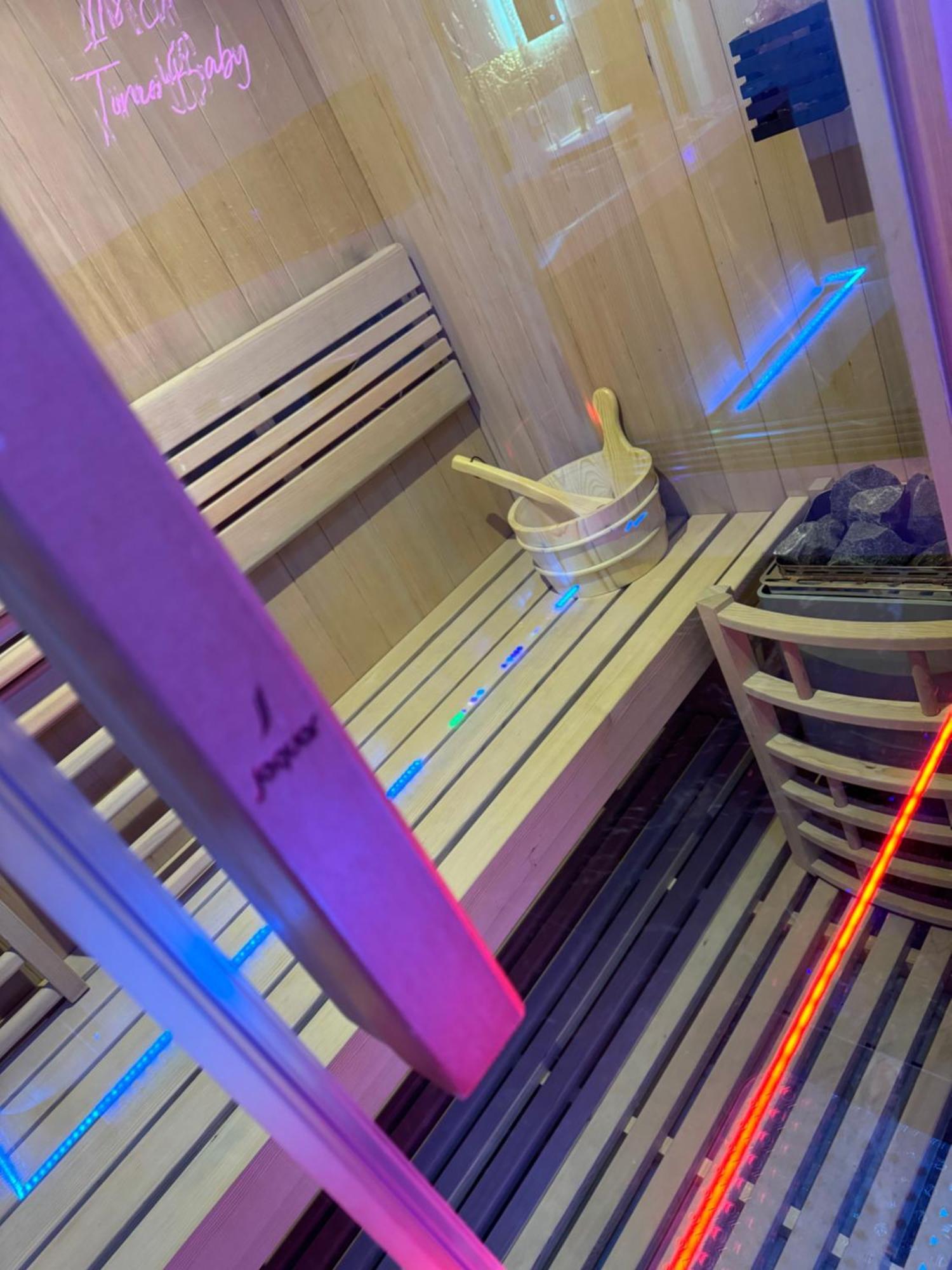 Highfield Private Spa Apartment Bradford  Bagian luar foto