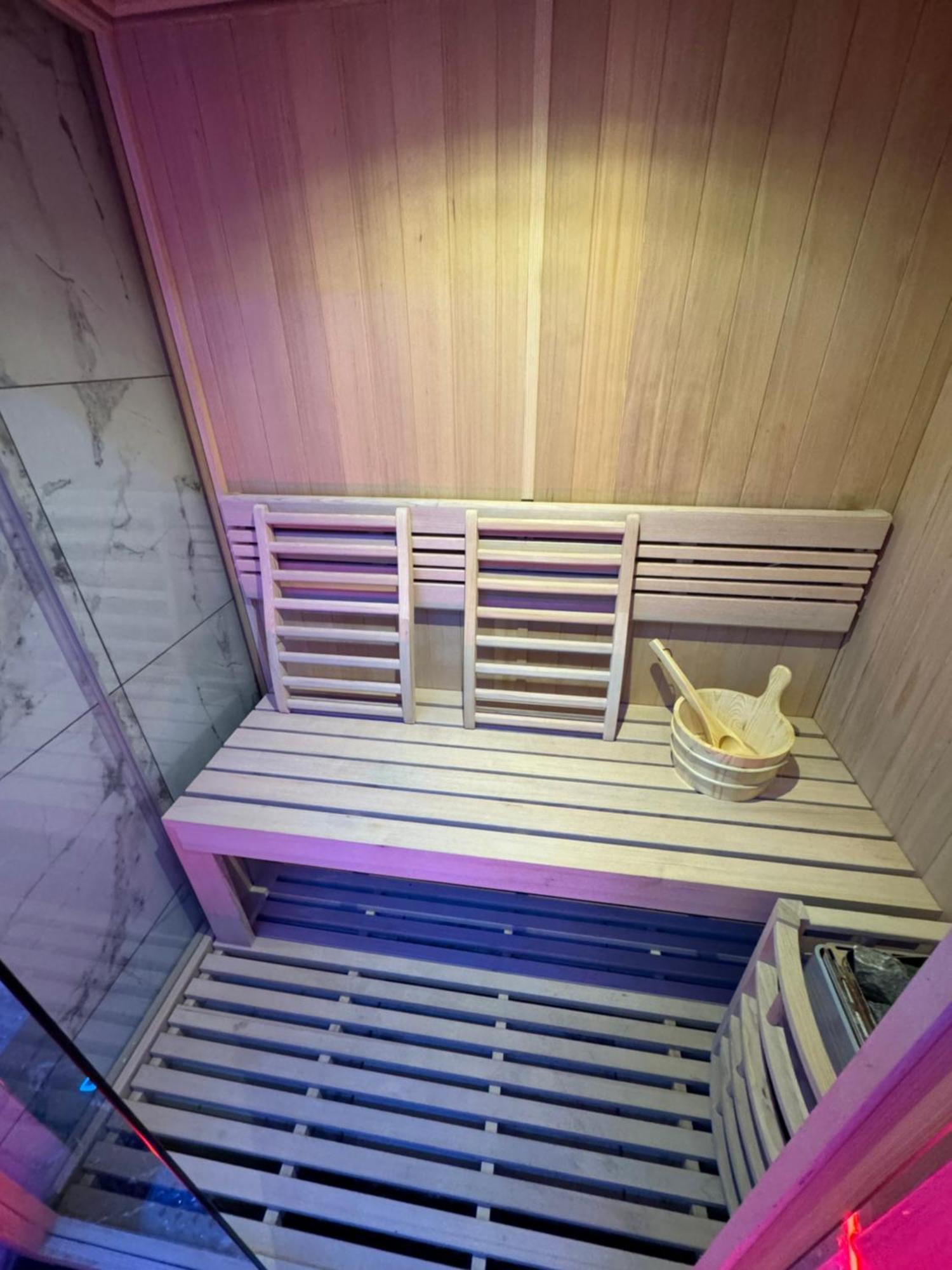 Highfield Private Spa Apartment Bradford  Bagian luar foto