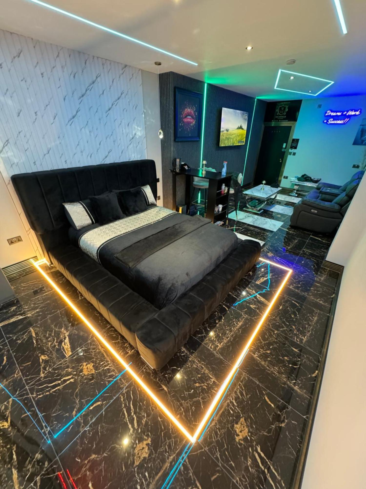 Highfield Private Spa Apartment Bradford  Bagian luar foto
